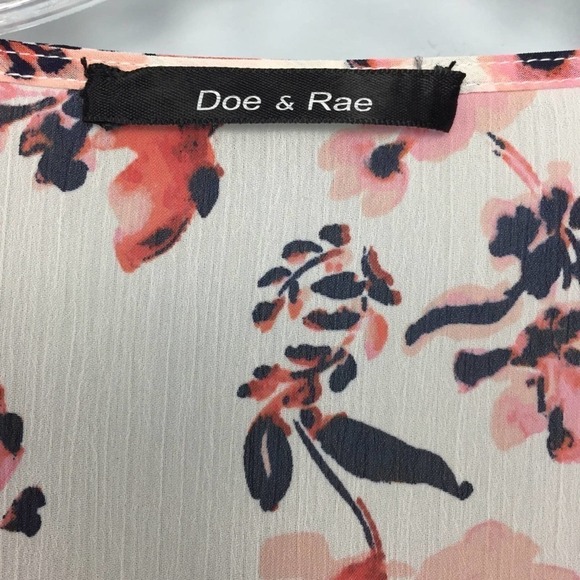 DOE & Rae Lace Detail Floral V-Neck Tank Top Sheer Blouse Women’s S Cream Pink - Picture 5 of 12